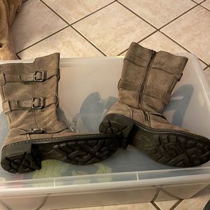 Born distressed leather boots side zipper